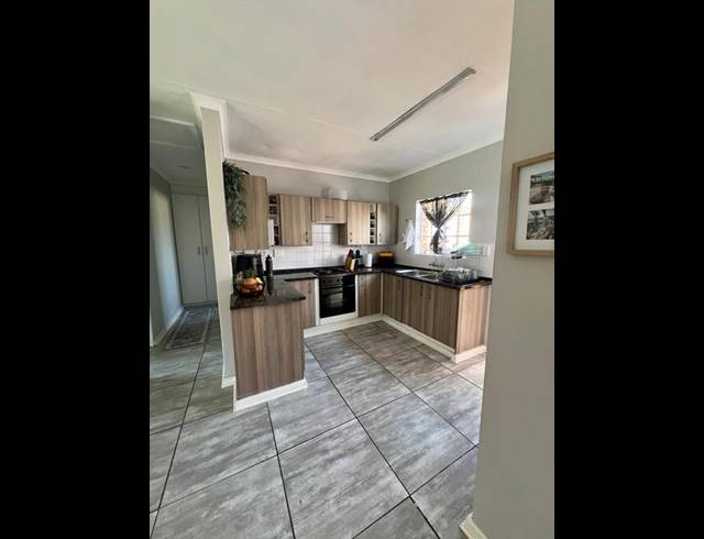 3 BEDROOM TOWNHOUSE FOR SALE IN SUNAIR PARK